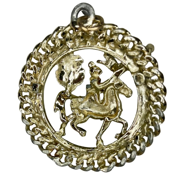 Vintage Silver Knight Horse Pendant/Charm Soldier Coat of Arms Lancelot Gold Tn - Picture 2 of 2